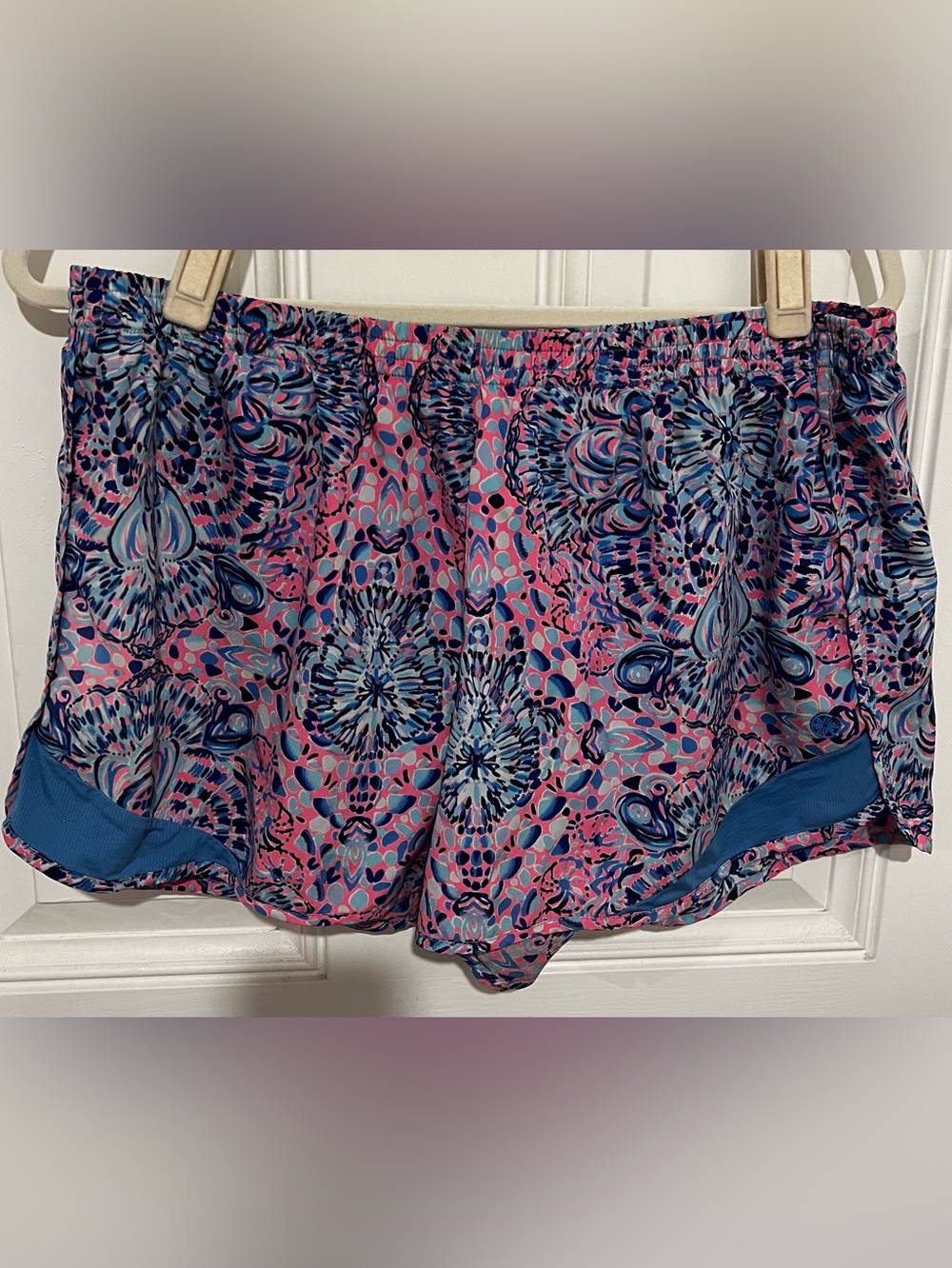 Lilly Pulitzer Luxletic Ocean Trail Shorts “In Call My Shell Phone” Size XL